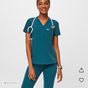 Catarina one pocket scrub top in carribbean blue size medium